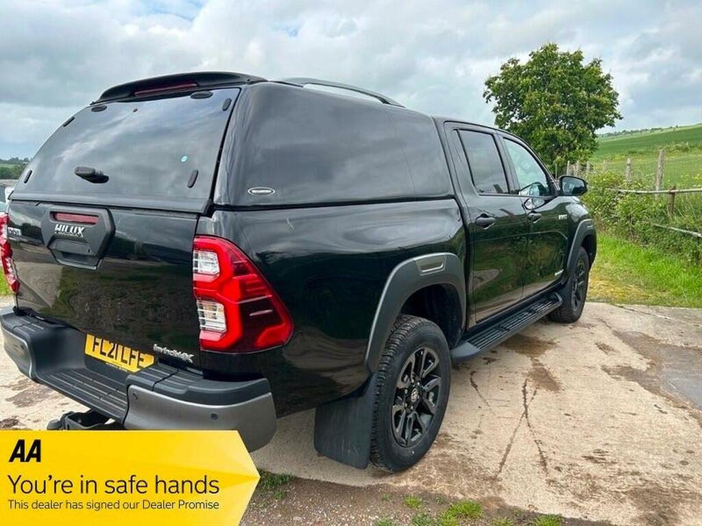 Toyota HILUX Pickup 2.8 D-4d Invincible X 4Wd Euro 6 Ss Black #2