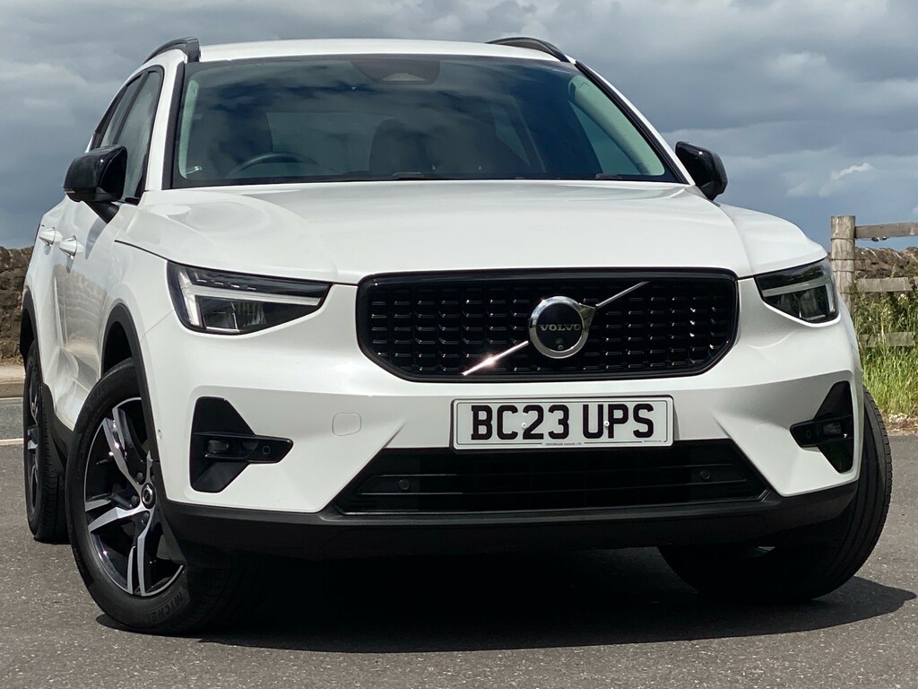 Volvo XC40 B4 Plus Dark Awd - Virtual Cockpit Surround White