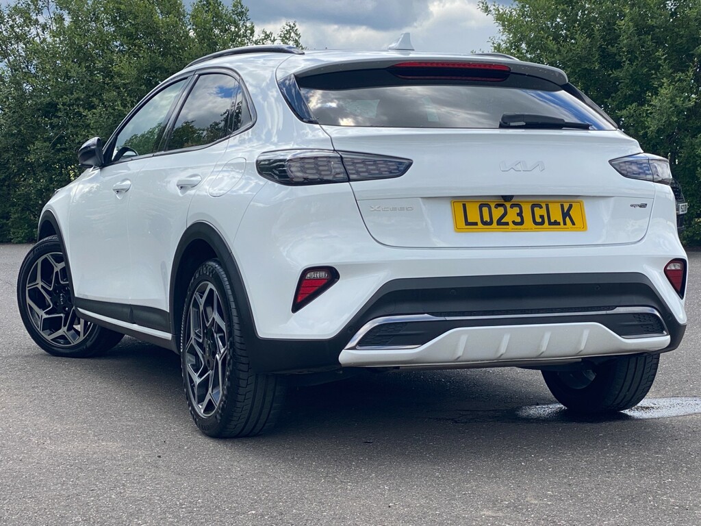 Kia Xceed Hatchback White #3
