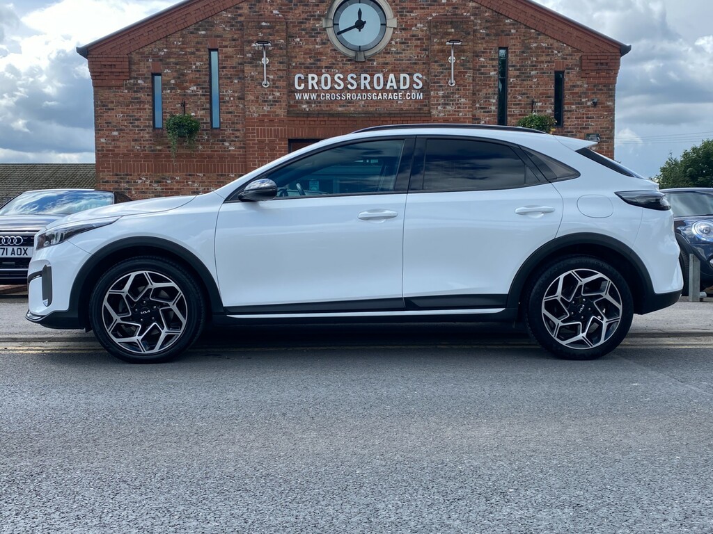 Kia Xceed Hatchback White #2