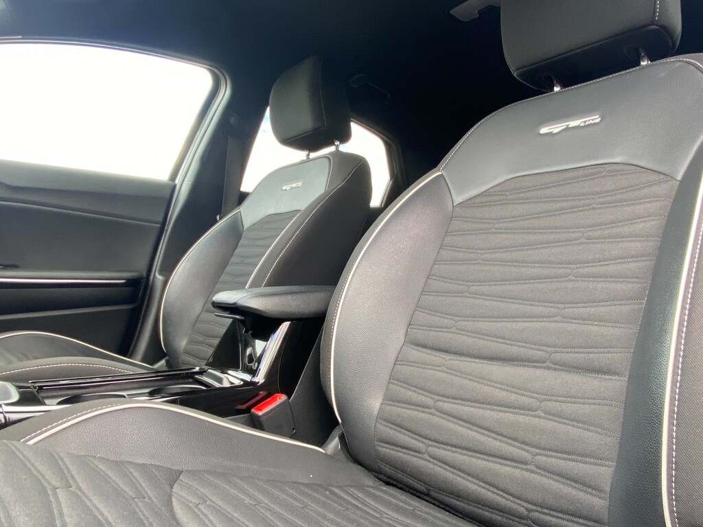 Kia Xceed Hatchback White #5