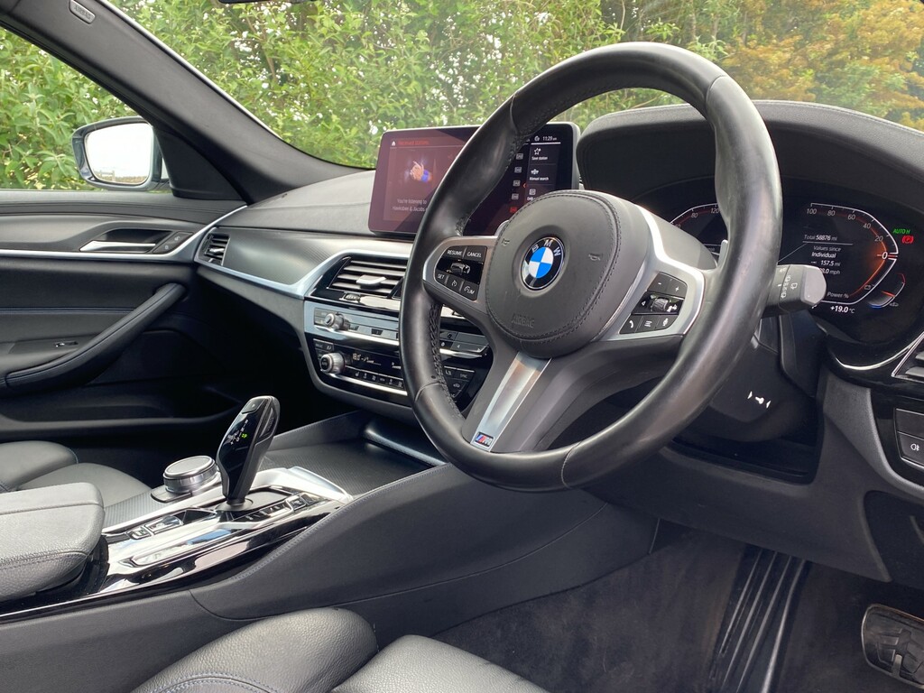 BMW 5 Series M Sport Touring - Virtual Cockpit Rear Came White #4