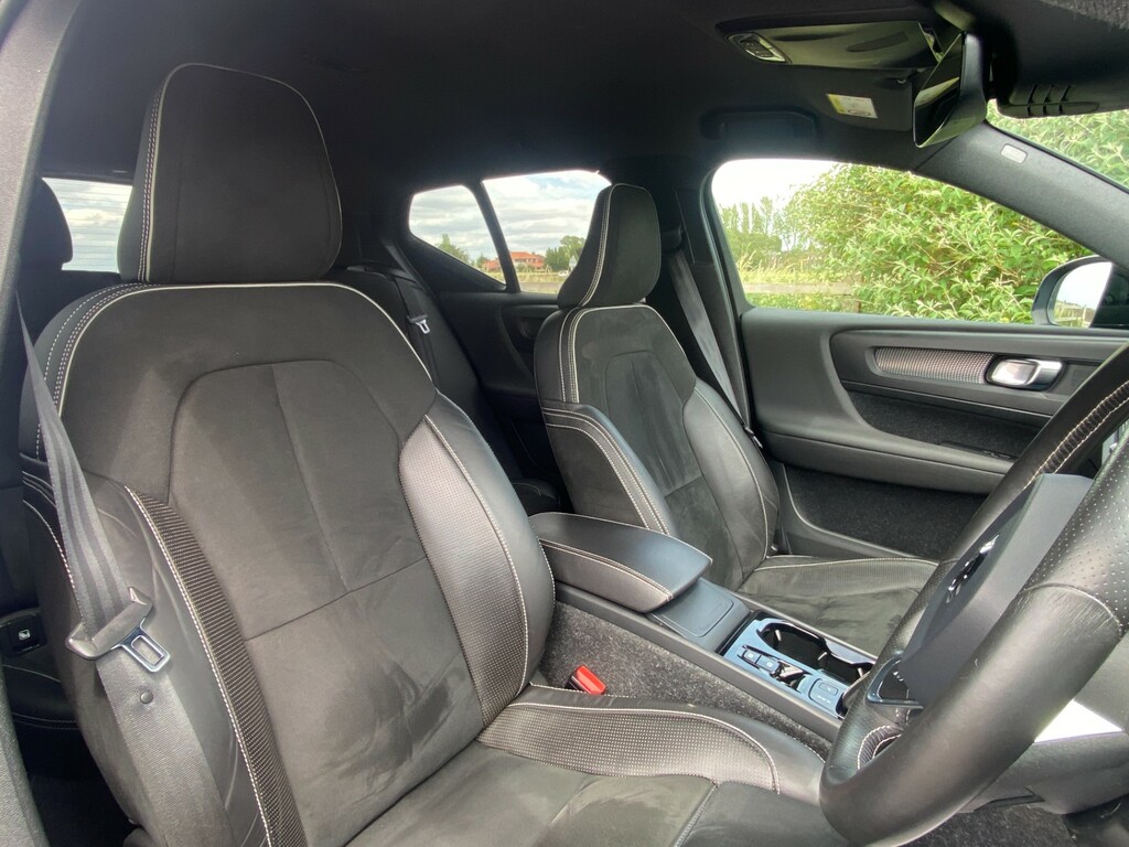 Volvo XC40 2.0 D3 Momentum Awd 148 Bhp Red #37