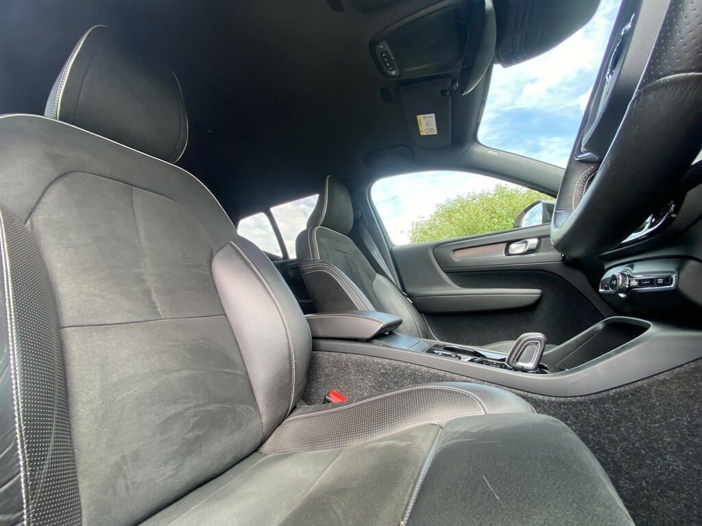 Volvo XC40 2.0 D3 Momentum Awd 148 Bhp Red #21