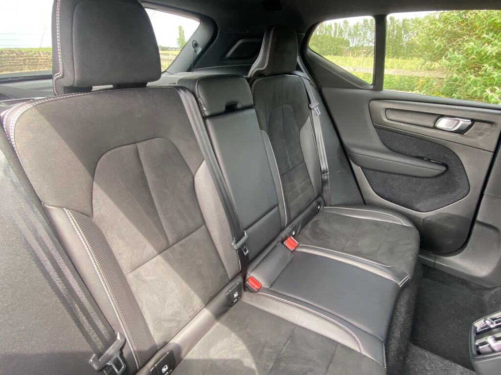 Volvo XC40 2.0 D3 Momentum Awd 148 Bhp Red #38