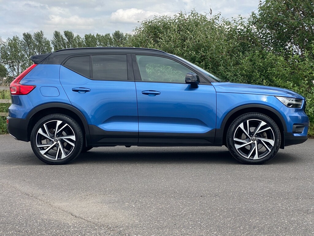 Volvo XC40 2.0 D3 Momentum Awd 148 Bhp Red #16