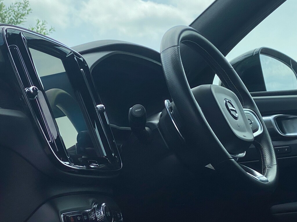 Volvo XC40 2.0 D3 Momentum Awd 148 Bhp Red #33