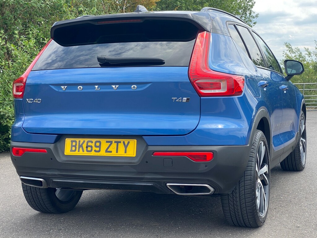 Volvo XC40 2.0 D3 Momentum Awd 148 Bhp Red #15