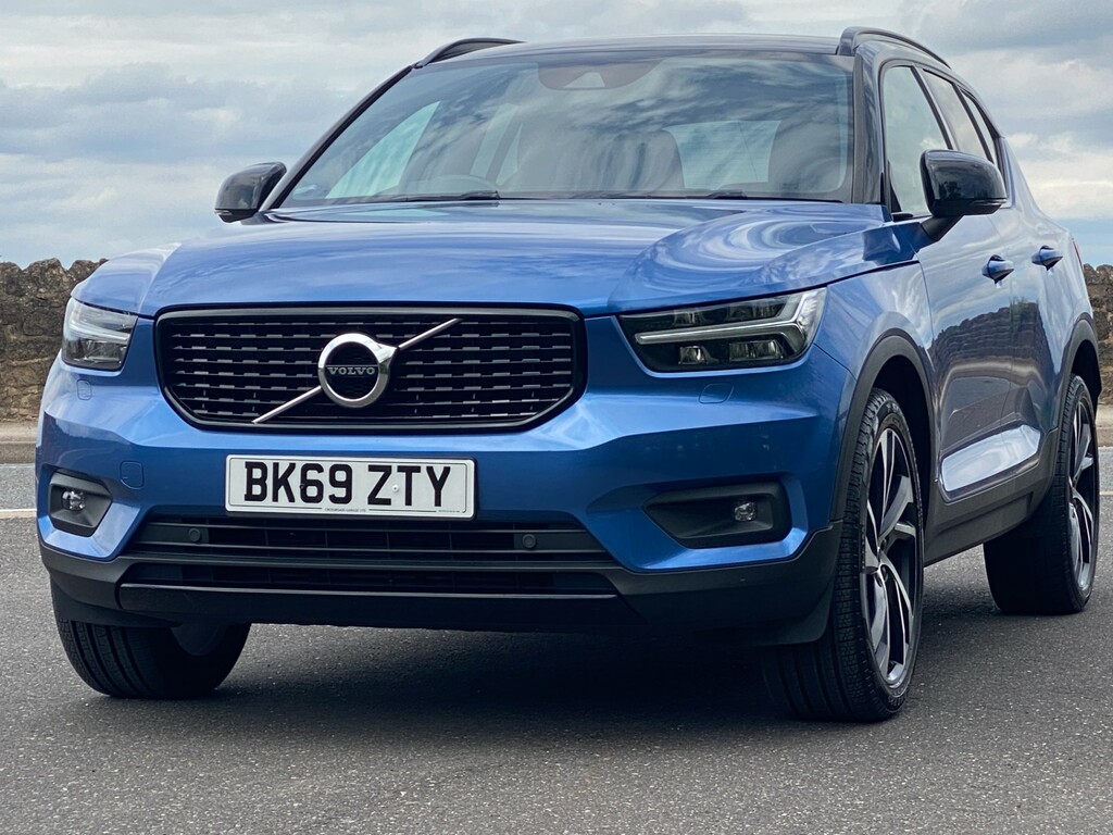 Volvo XC40 2.0 D3 Momentum Awd 148 Bhp Red #14