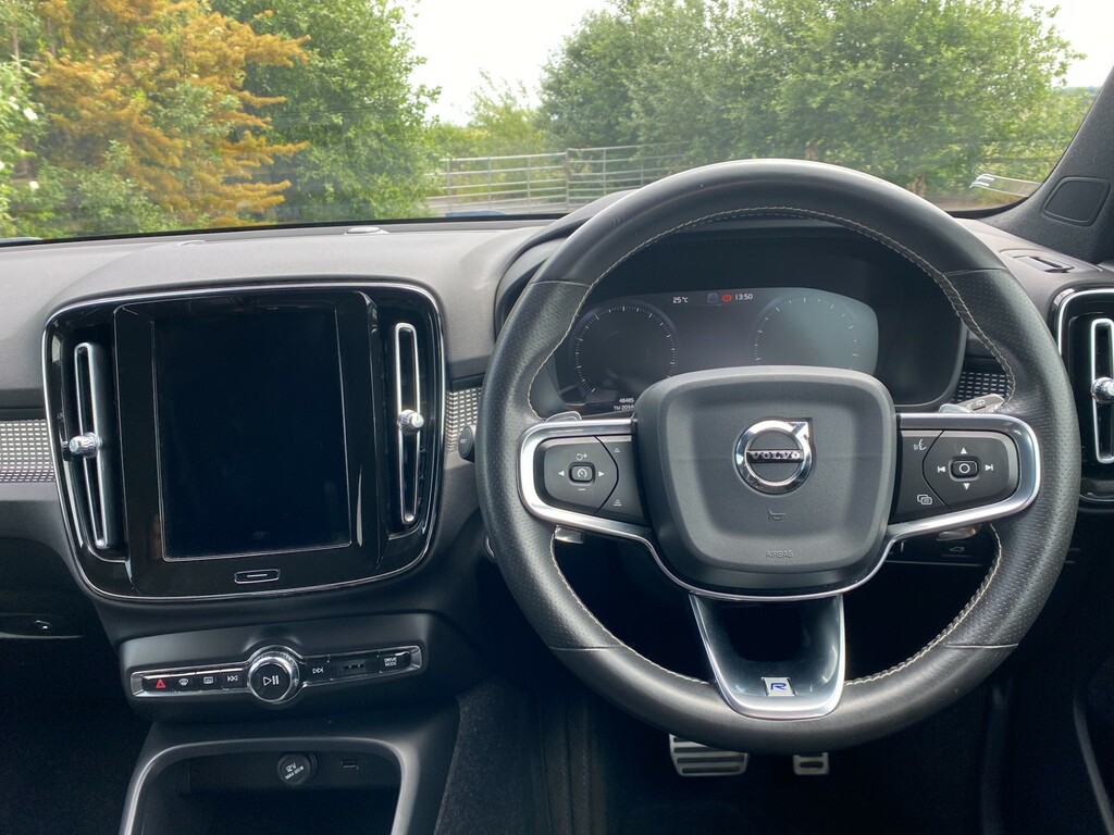 Volvo XC40 2.0 D3 Momentum Awd 148 Bhp Red #20