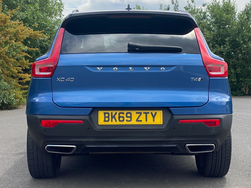 Volvo XC40 2.0 D3 Momentum Awd 148 Bhp Red #28