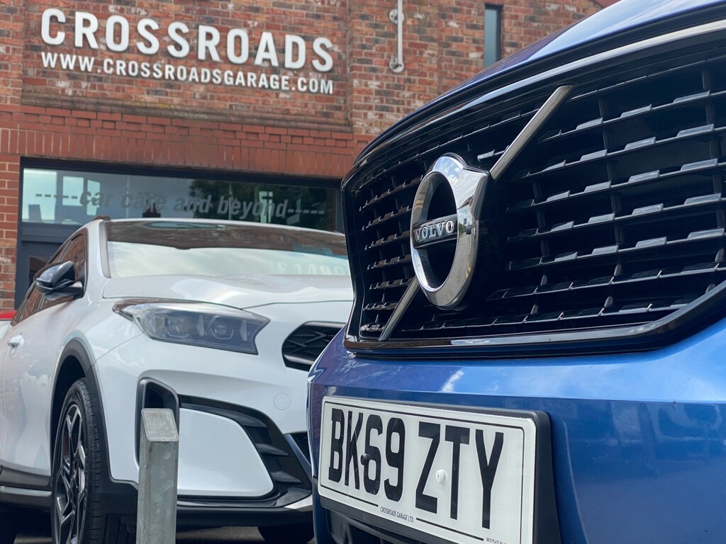 Volvo XC40 2.0 D3 Momentum Awd 148 Bhp Red #31