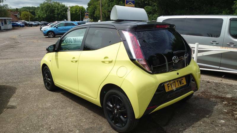 Toyota Aygo 1.0 Vvt-i X-cite 2 X-shift - 2017 17 Yellow #3