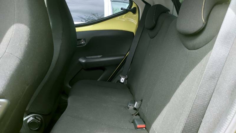 Toyota Aygo 1.0 Vvt-i X-cite 2 X-shift - 2017 17 Yellow #6