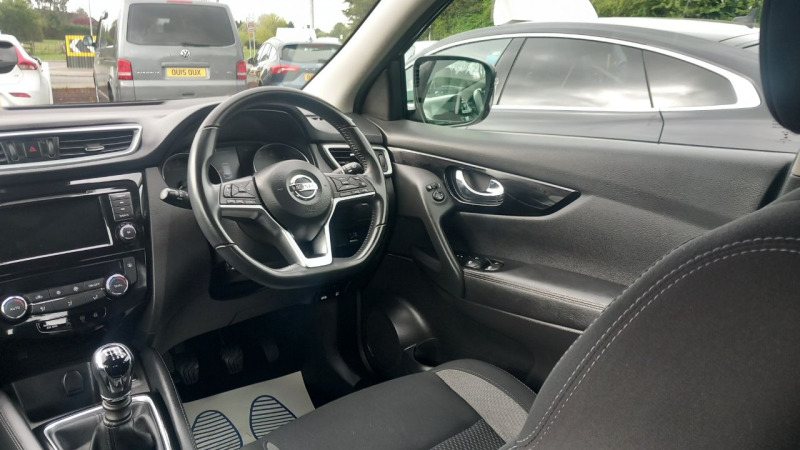Nissan Qashqai 1.3 Dig-t Acenta Premium Black #3