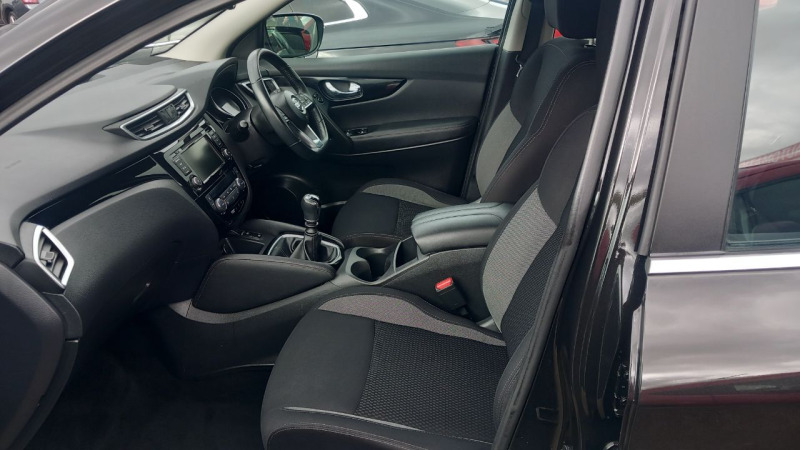 Nissan Qashqai 1.3 Dig-t Acenta Premium Black #6