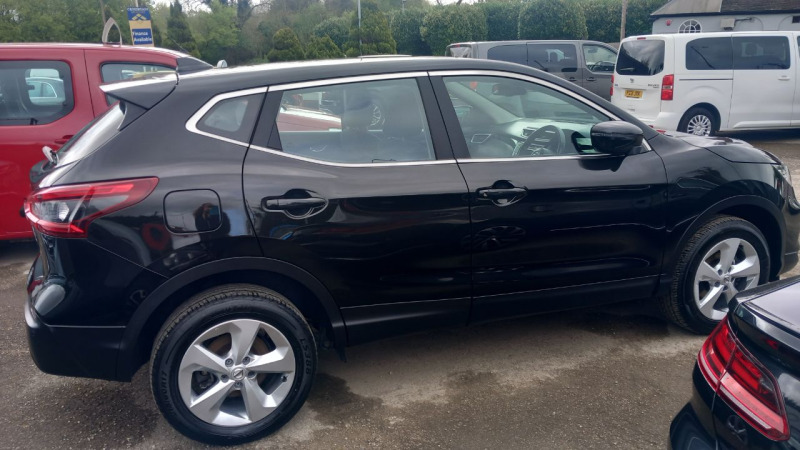 Nissan Qashqai 1.3 Dig-t Acenta Premium Black #5