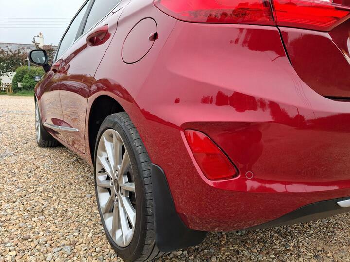 Ford Fiesta 1.5 Tdci Vignale Euro 6 Ss CA18UJO Red #4