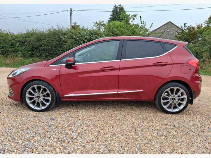Ford Fiesta 1.5 Tdci Vignale Euro 6 Ss CA18UJO Red #5