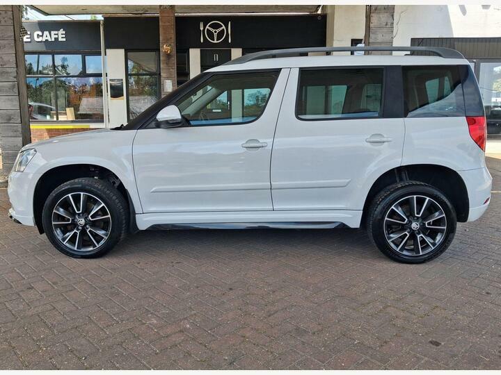 Skoda Yeti 2.0 Tdi Black Edition 4Wd Euro 5 White #4