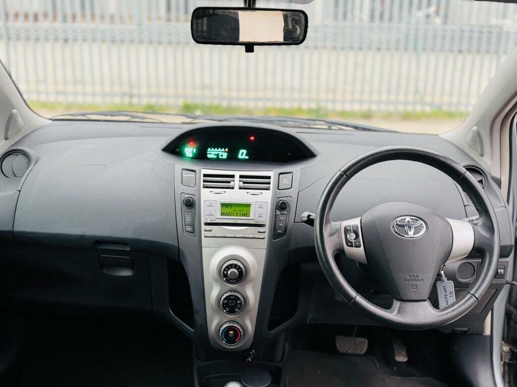 Toyota Yaris 1.3 Sr Multimode Silver #3