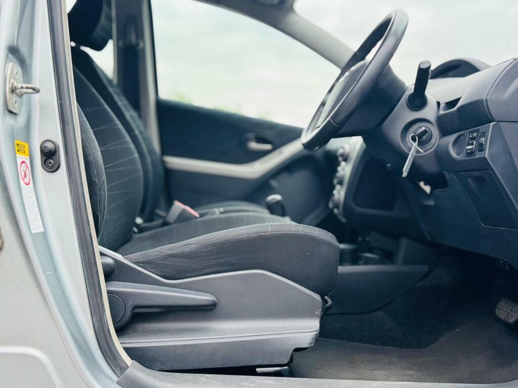 Toyota Yaris 1.3 Sr Multimode Silver #31