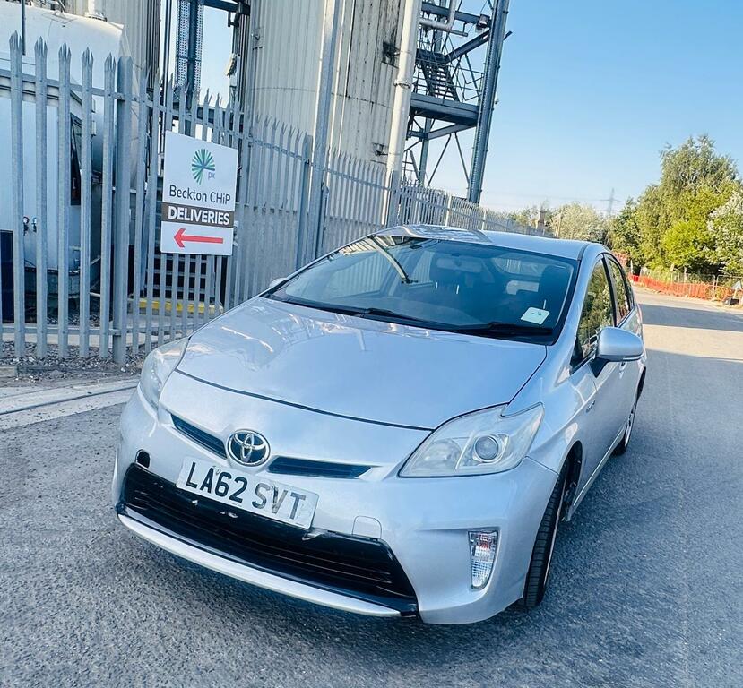 Toyota Prius T4 Silver #3