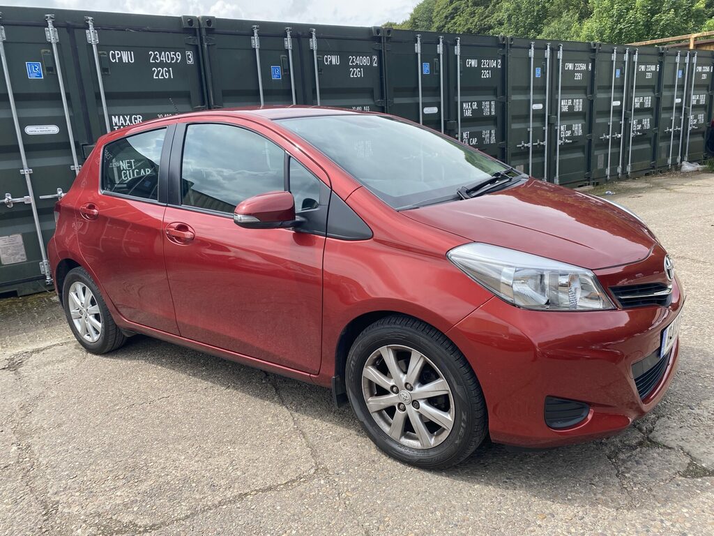 Toyota Yaris Toyota Yaris Dual 1.3 Vvt-i Tr Metallic Red #4
