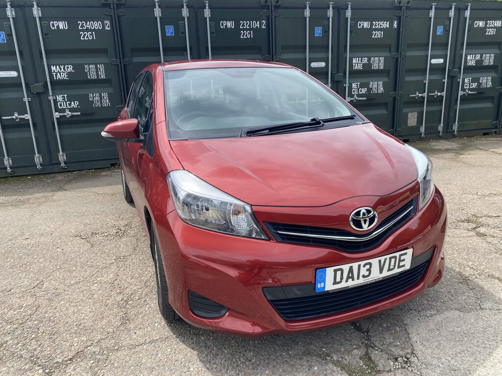 Toyota Yaris Toyota Yaris Dual 1.3 Vvt-i Tr Metallic Red