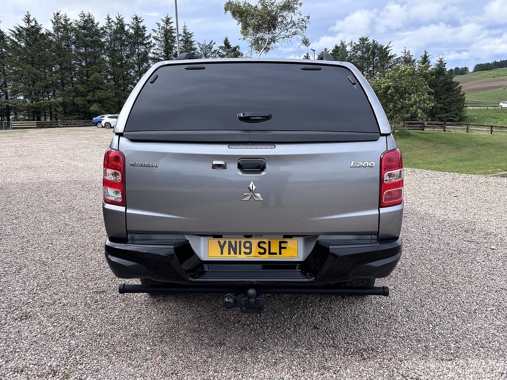 Mitsubishi L200 Pickup YN19SLF Grey #6