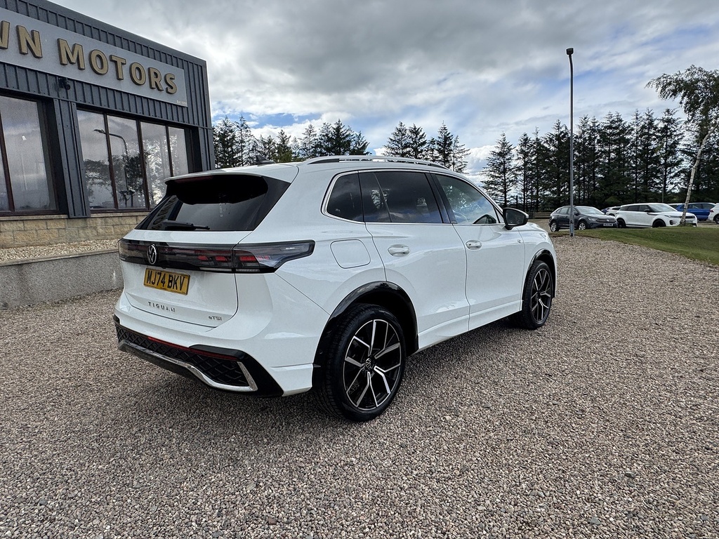 Volkswagen Tiguan Suv MJ74BKV White #3