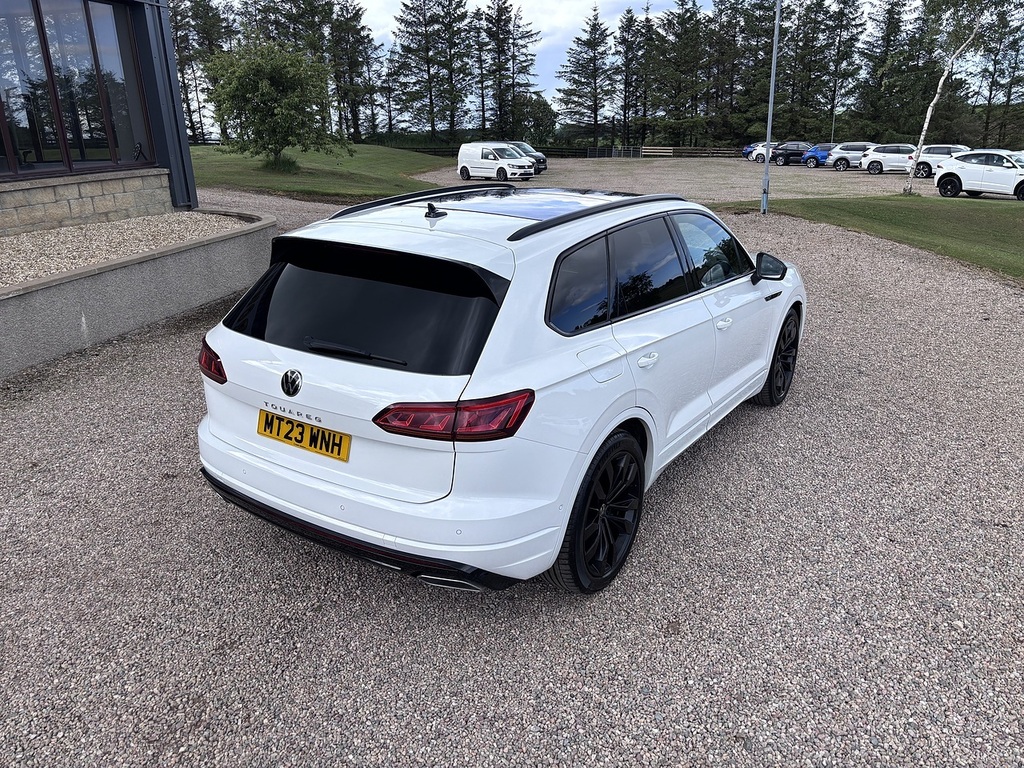 Volkswagen Touareg Suv MT23WNH White #5