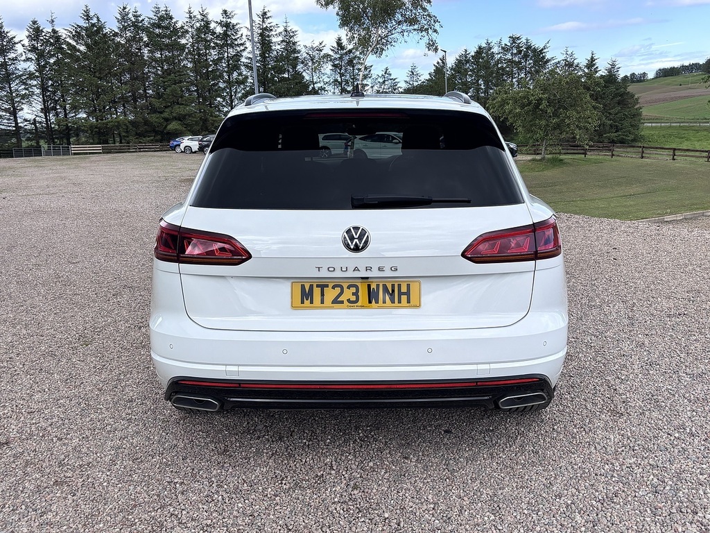 Volkswagen Touareg Suv MT23WNH White #6