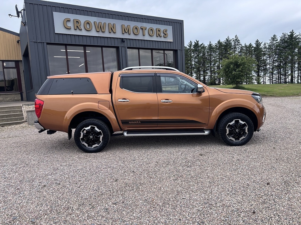 Nissan Navara Pickup Yellow #3
