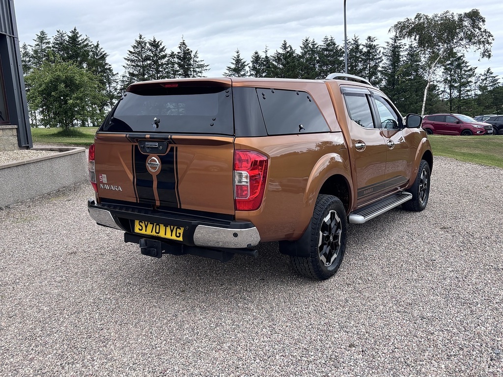 Nissan Navara Pickup Yellow #4