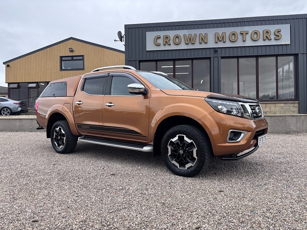 Nissan Navara Pickup Yellow