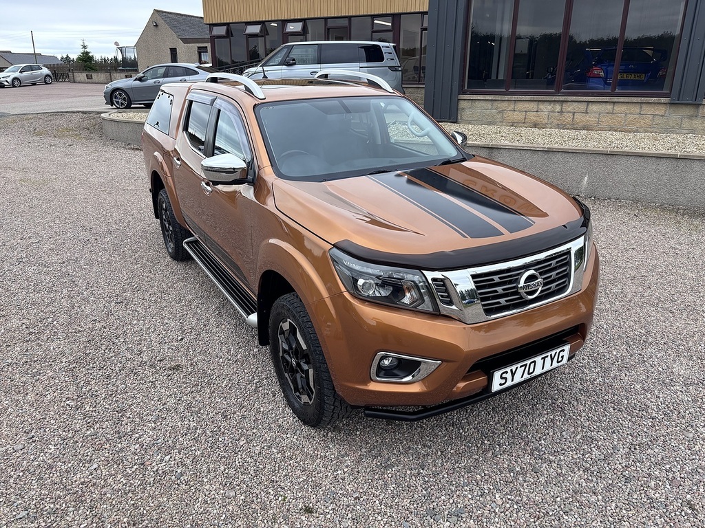 Nissan Navara Pickup Yellow #2