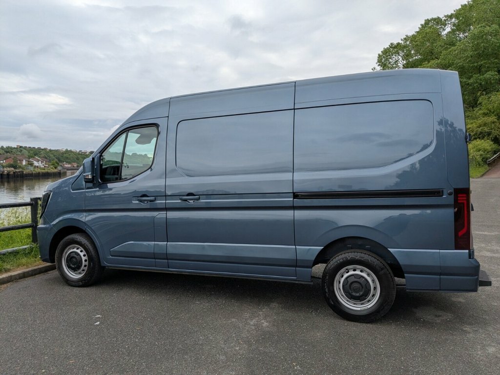 Nissan InterStar Tekna Black #8