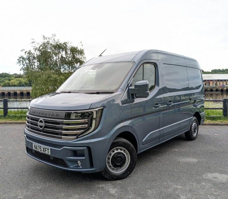 Nissan InterStar Tekna Black #1