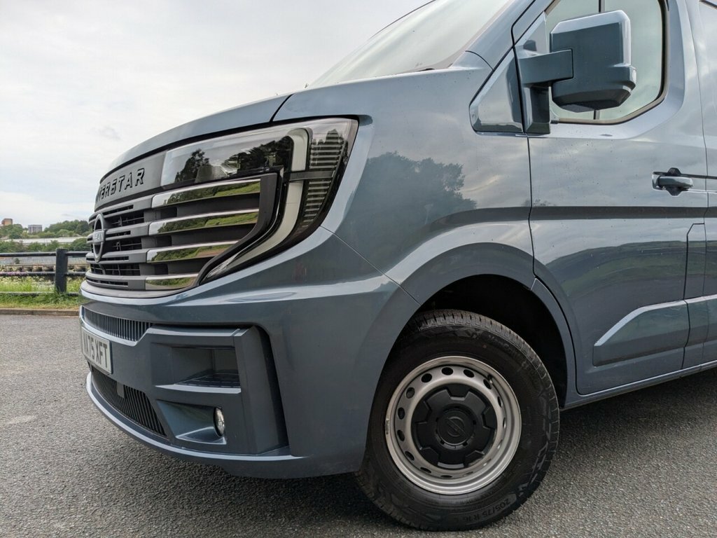 Nissan InterStar Tekna Black #2