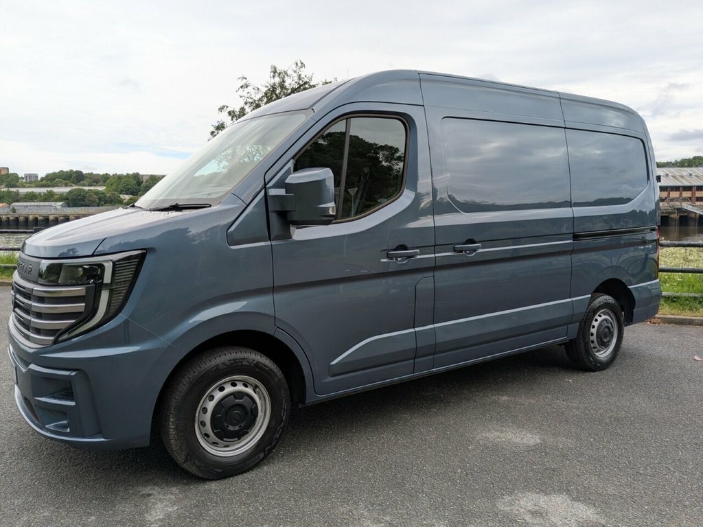 Nissan InterStar Tekna Black #5