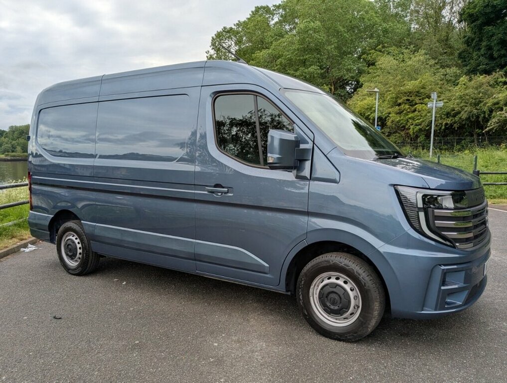 Nissan InterStar Tekna Black #3