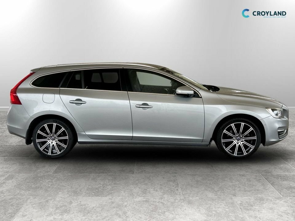 Volvo V60 2L Se Lux Nav AY67LZN Silver #2