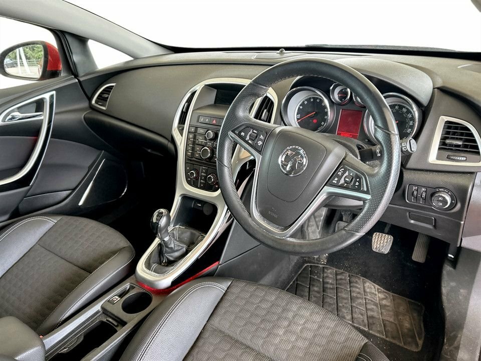 Vauxhall Astra GTC 1.4L Sri Red #5