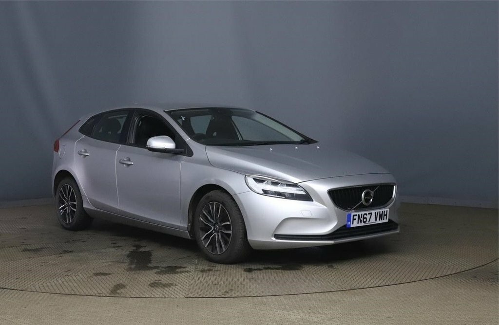 Volvo V40 2L Momentum Nav Plus Silver