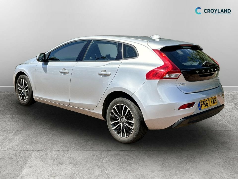 Volvo V40 2L Momentum Nav Plus FN67VWH Silver #3