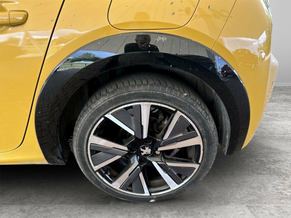 Peugeot 208 1L Gt Line OY20KFL Yellow #4