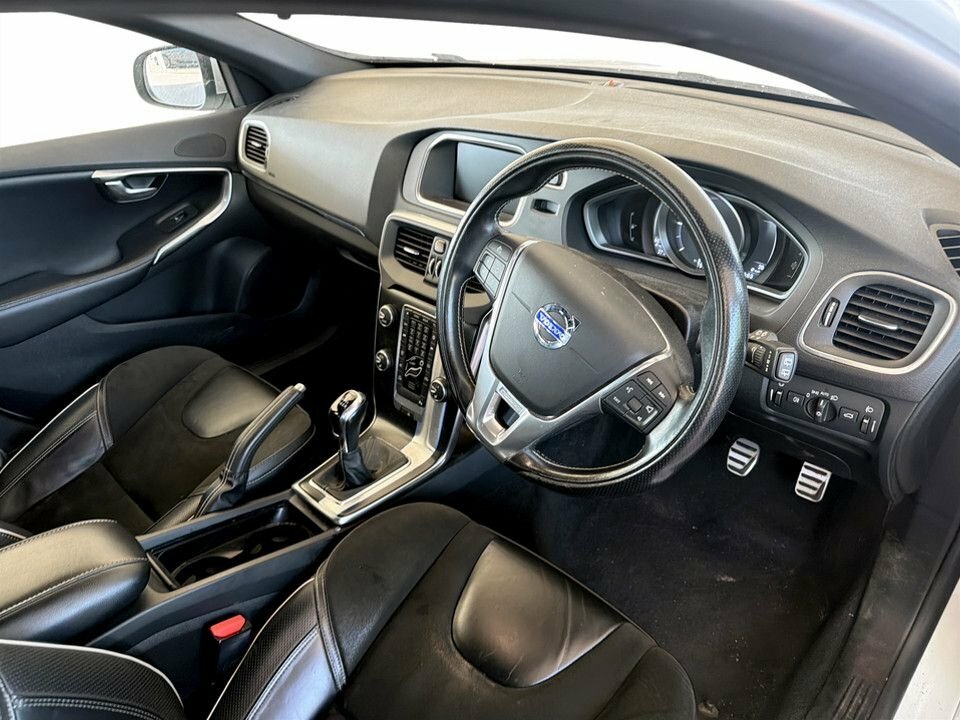 Volvo V40 2L R-design Nav White #5
