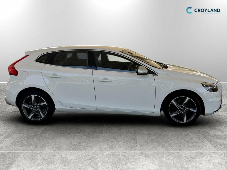 Volvo V40 2L R-design Nav White #2