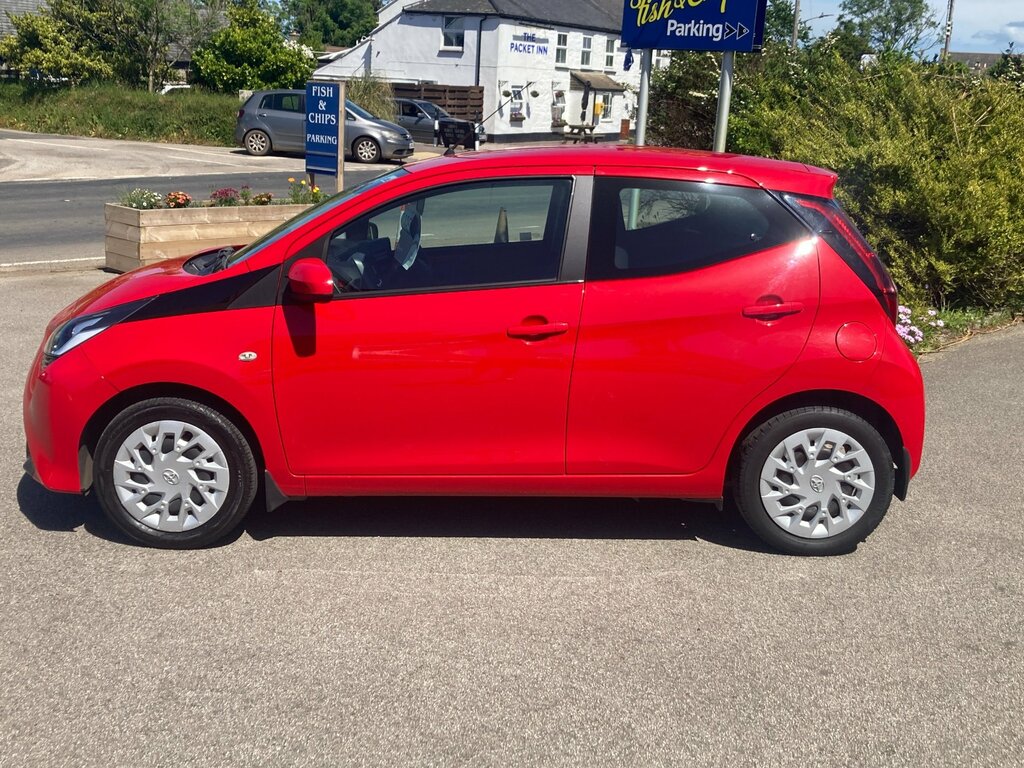 Toyota Aygo 1.0 Vvt-i X-play Hatchback Euro Red #2